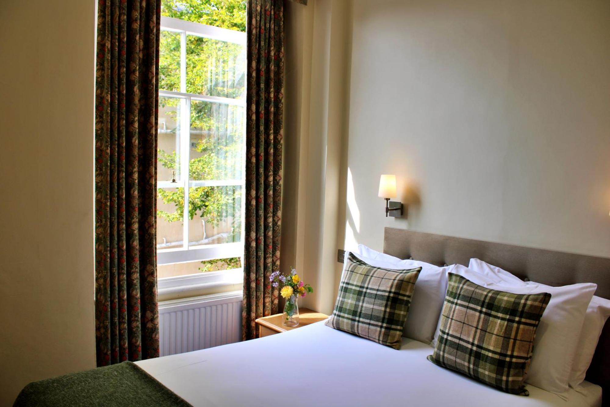 Victoria Square Clifton Village Hotel 3*